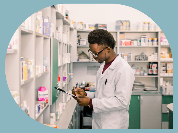 What Does a Pharmacy Technician Do?